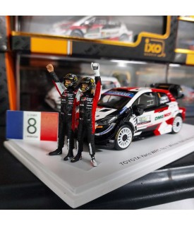Toyota Yaris WRC + figurines & drapeau - Ogier - Rally Monza 2021 - Spark 1/43